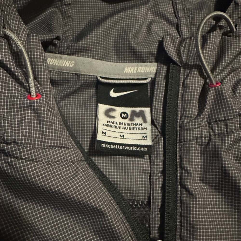 Nike Men's Medium Lightweight Windbreaker Jacket Gray Reflective Hood - Picture 4 of 9